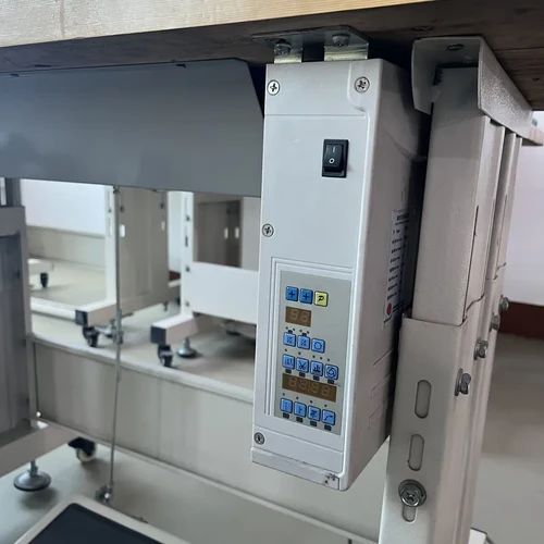JN-7200 Four Needle and Six Threads Post Bed Machine