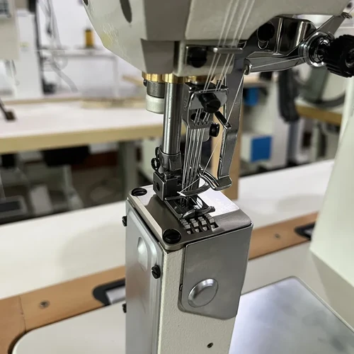 JN-7200 Four Needle and Six Threads Post Bed Machine