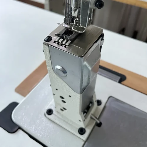 JN-7200 Four Needle and Six Threads Post Bed Machine